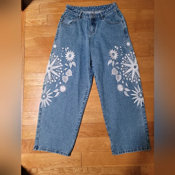 Floral Embroidered Midrise Barrel Jeans - Picture 5 of 14